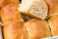 Homemade Sourdough Rolls Recipe for Soft, Tangy Bread