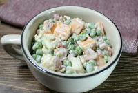 Keto Cauliflower and Green Pea Salad with Creamy Dill Dressing