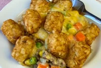 Cheesy Hamburger and Tater Tot Casserole Recipe That Families Love