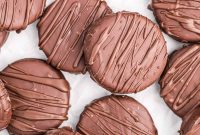 How to Make Chocolate-Covered Oreos at Home
