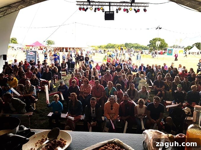 End-of-Summer Coffee Break Ideas for Cozy Afternoons 11 The audience at the Big Kitchen for the live cook-off