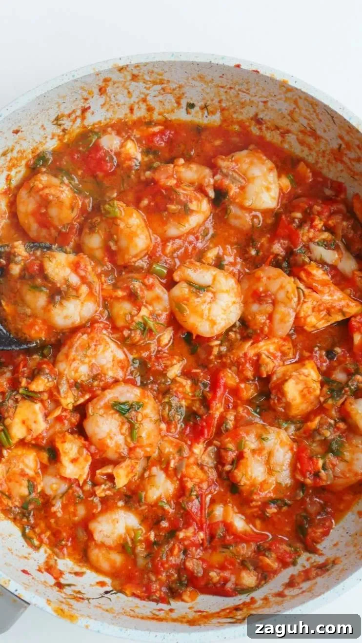 35 Simple Mediterranean Recipes You Can Make Tonight 34 Garlic shrimp in tomato sauce - Mediterranean dinner recipe