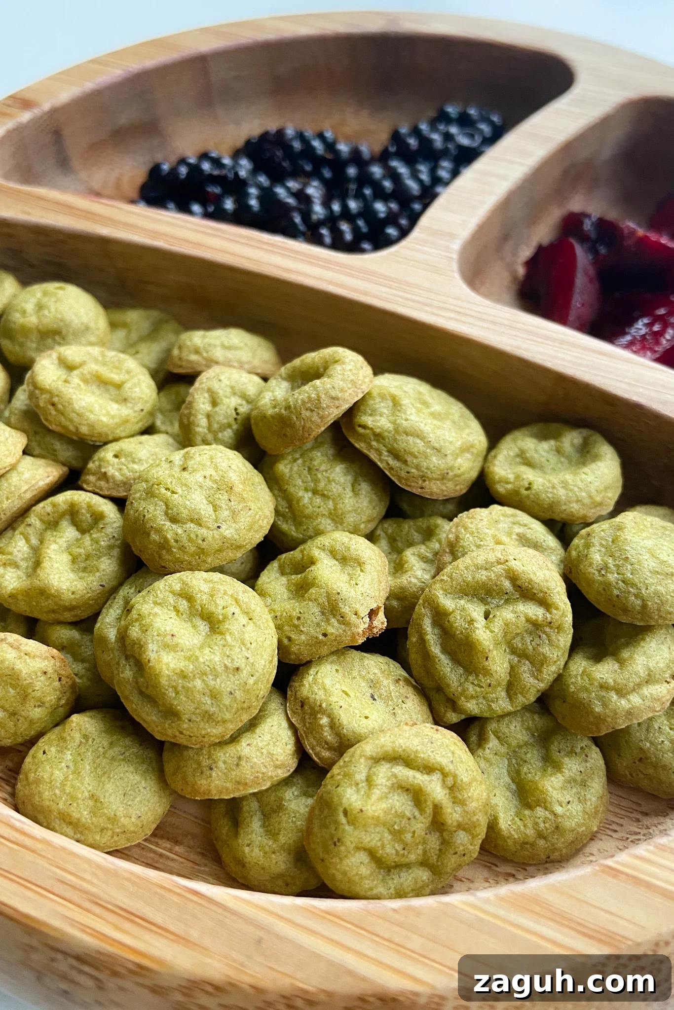 Spinach and Apple Baby Puffs: Nutritious Homemade Finger Food 2 Spinach banana puffs served with blackberries and cherries