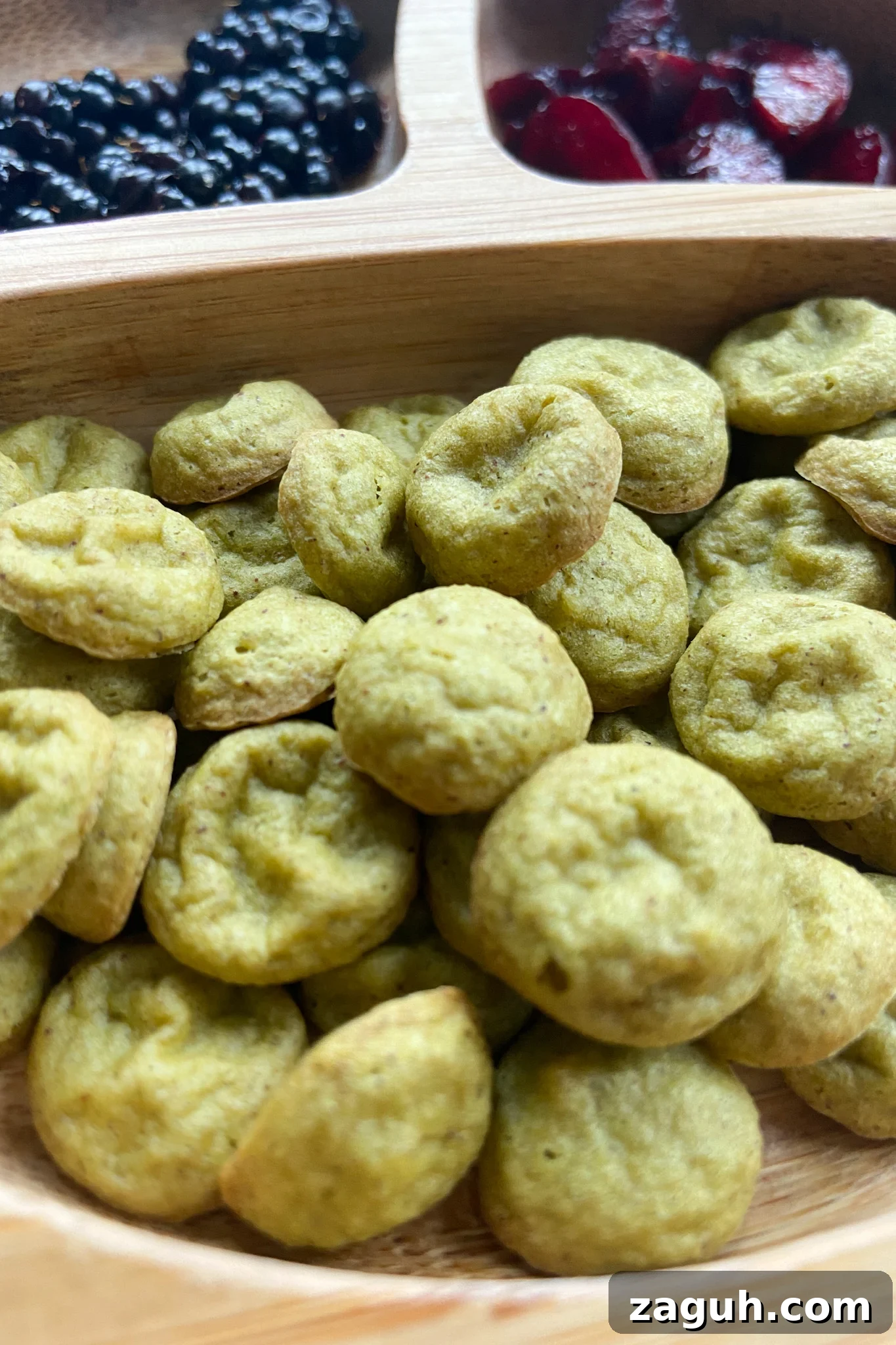 Spinach and Apple Baby Puffs: Nutritious Homemade Finger Food 7 Spinach banana puffs served with blackberries and cherries
