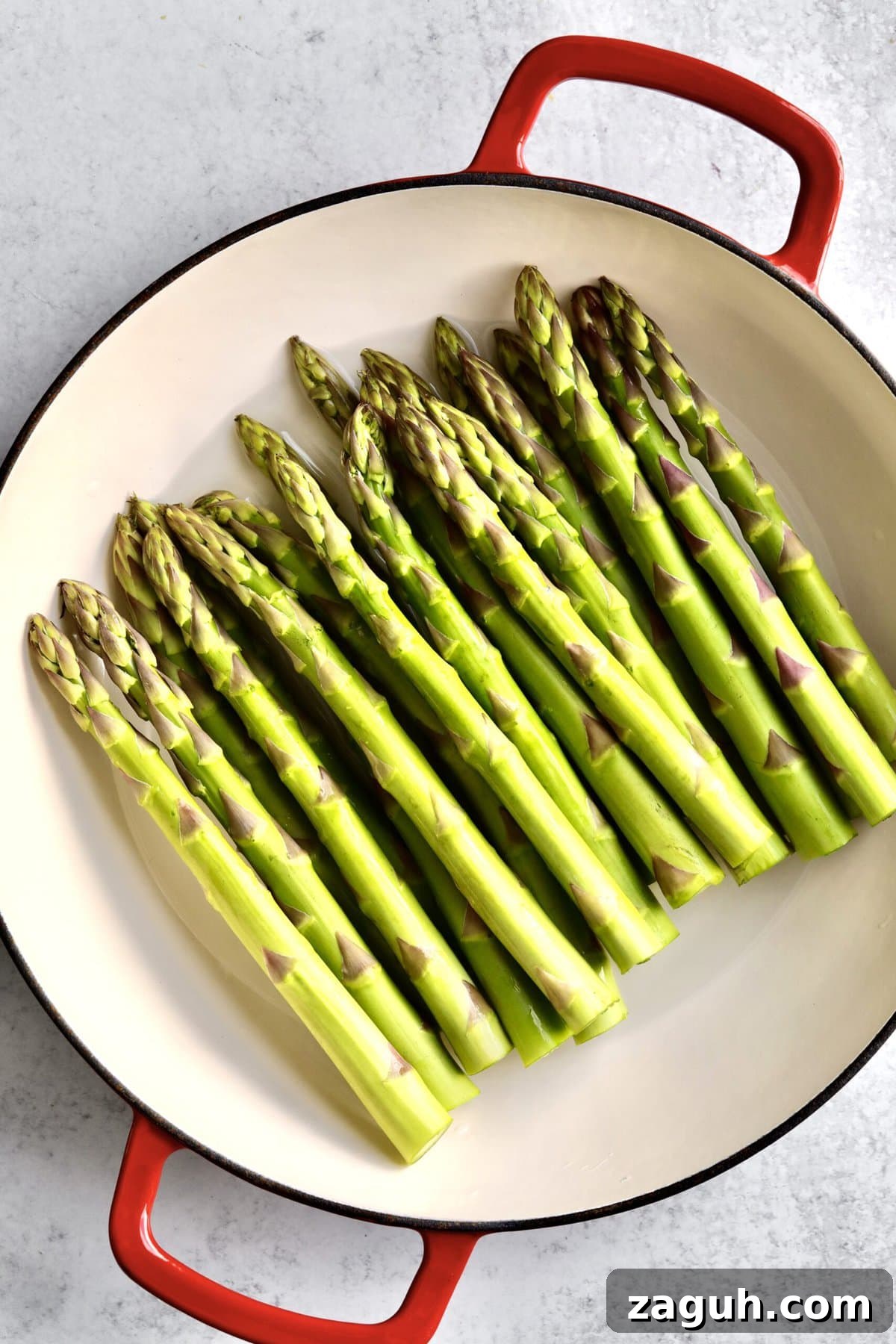 Quick Steamed Asparagus Recipe for Tender, Crisp Spears 8 How to make simple steamed asparagus recipe: raw asparagus ready to steam in a shallow pot.