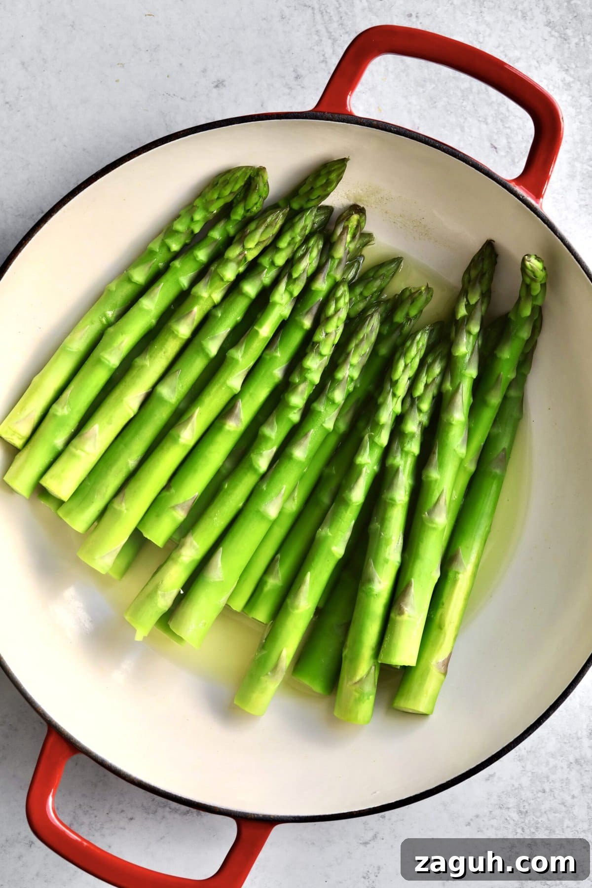 Quick Steamed Asparagus Recipe for Tender, Crisp Spears 9 How to make simple steamed asparagus recipe: steaming the asparagus in the pot.