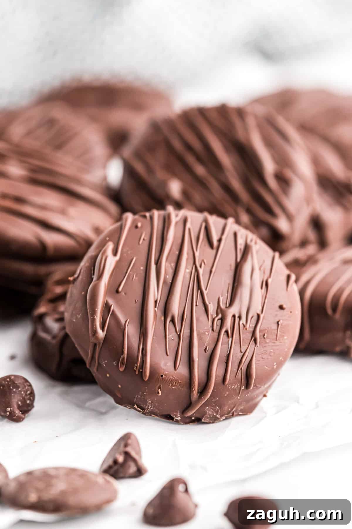 How to Make Chocolate-Covered Oreos at Home 8 chocolate covered oreos on wax paper