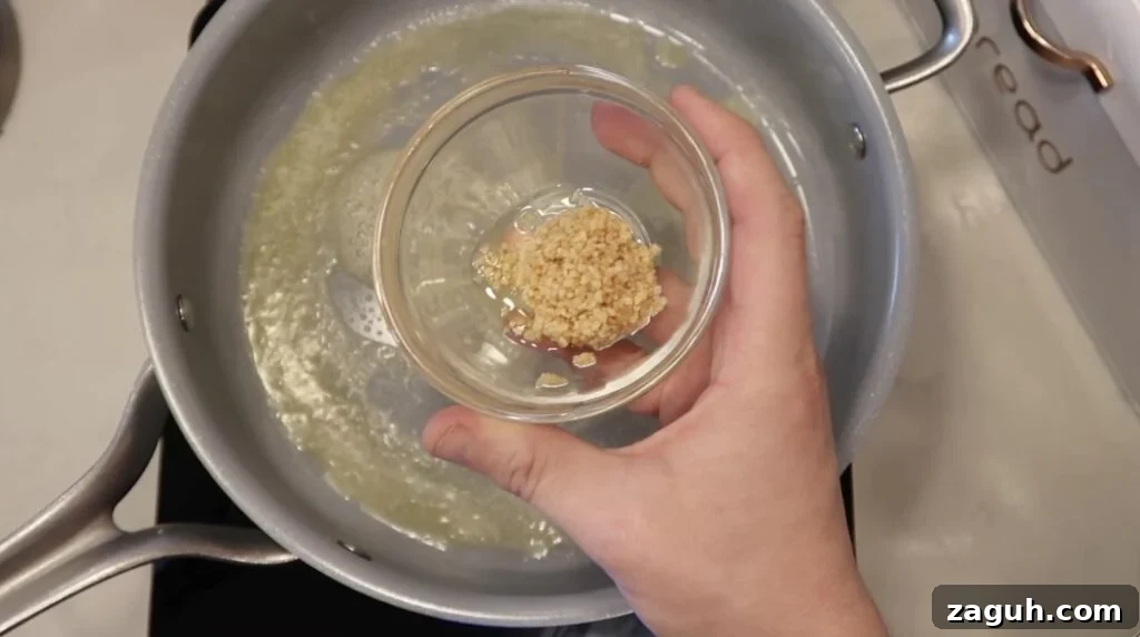 Creamy Garlic Sauce Recipe for Pasta, Chicken, and Veggies 5 Minced garlic