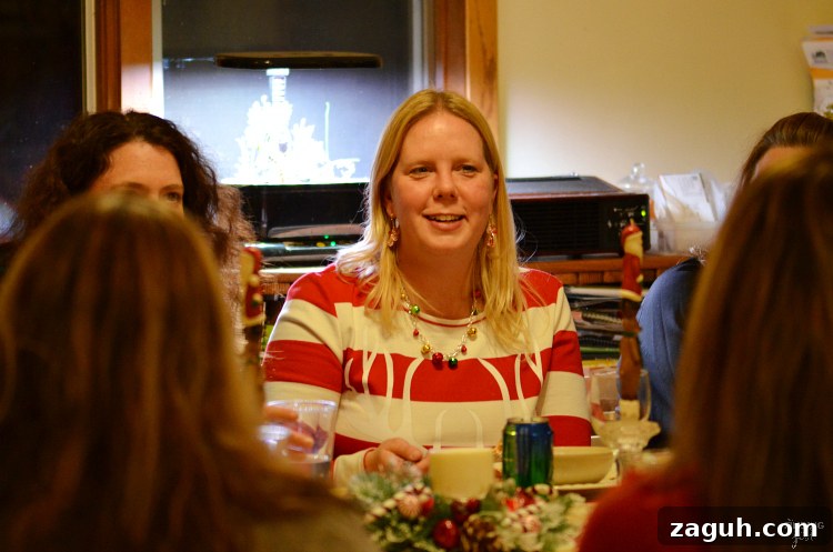 Friendsgiving Potluck Party with Cascade Cleanup Help 2 Host a Friendsgiving potluck party during the holidays for a less stressful way to connect with friends. Let Cascade Platinum help with cleanup!