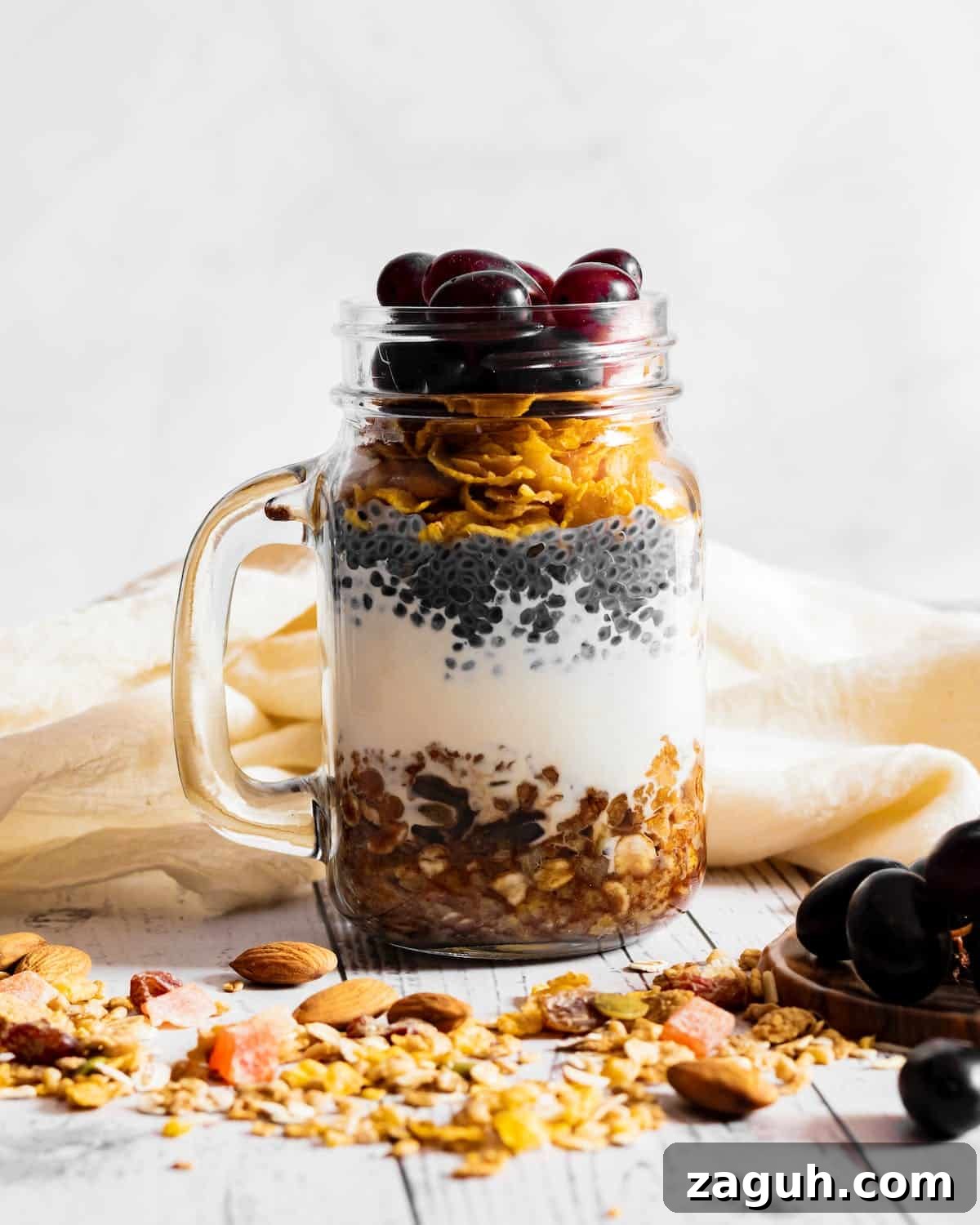 Muesli vs Oatmeal: Which Breakfast Cereal Suits Your Diet? 4 overnight muesli in a jar