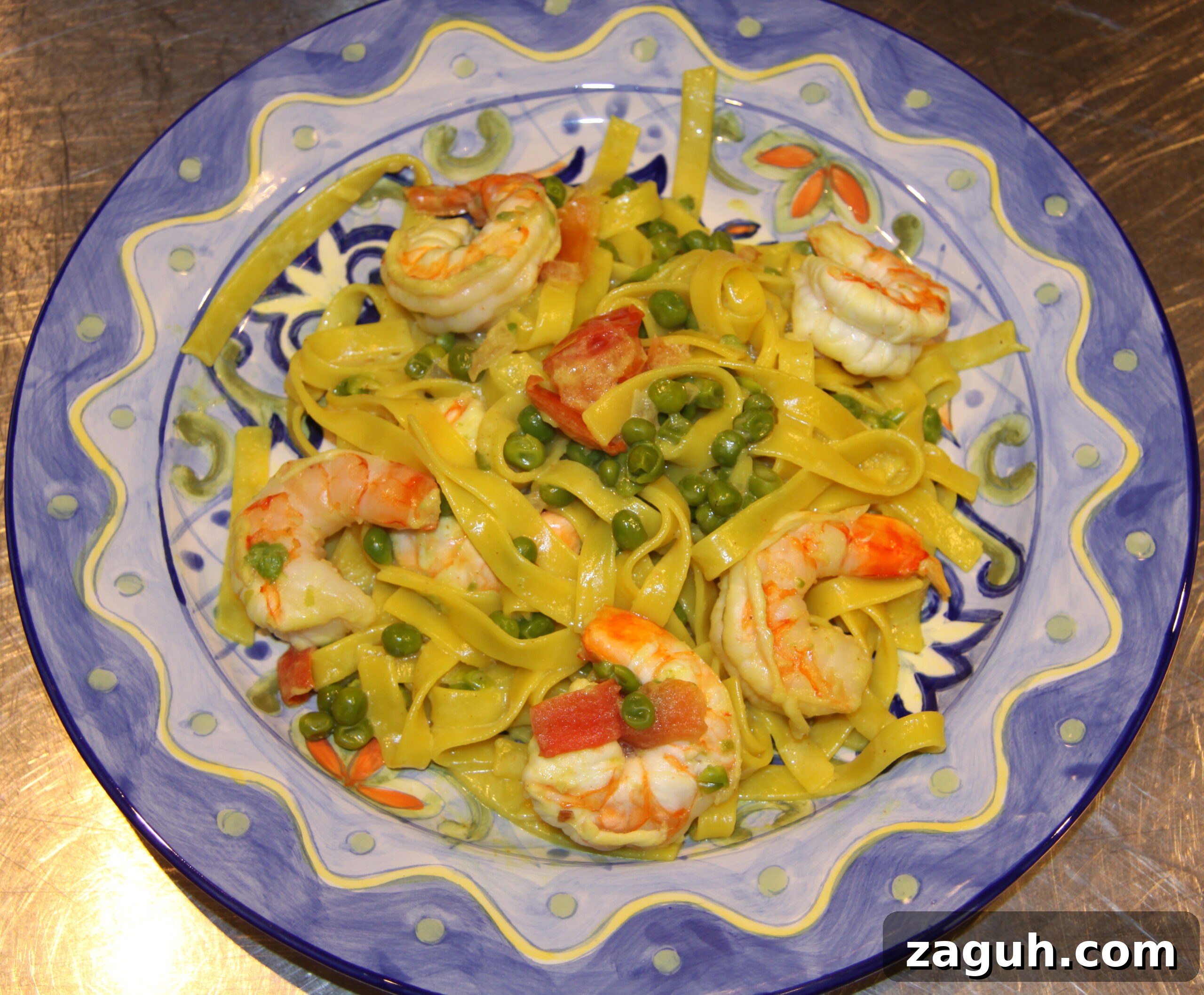 Creamy Fettuccine with Prawns, Peas and Cherry Tomatoes 2 Fettuccine with Prawns, Peas, Tomatoes Cream Sauce