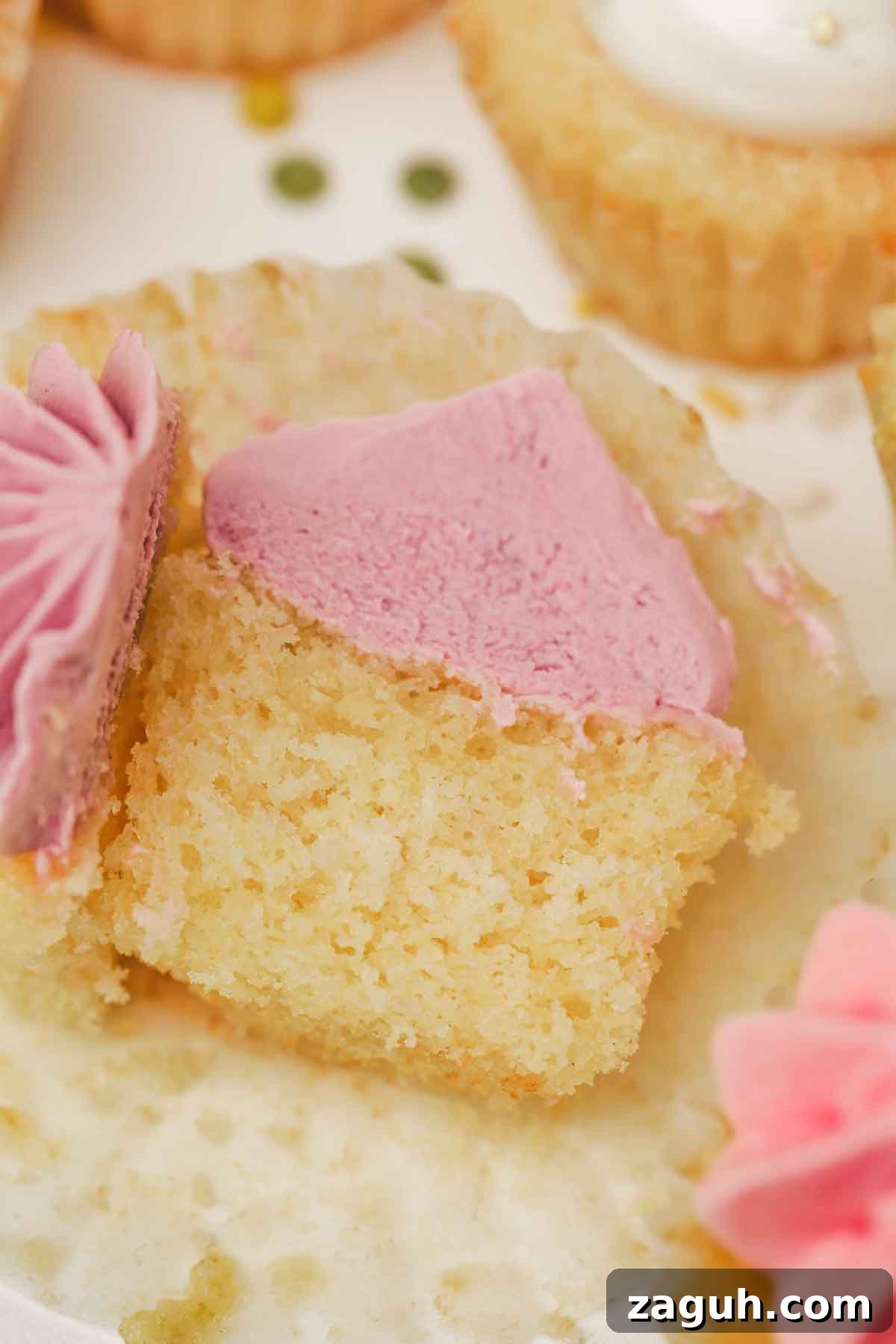 Vanilla Mini Cupcakes: Bite-Sized Sweet Treats You’ll Love 15 mini cupcakes coupés en 2