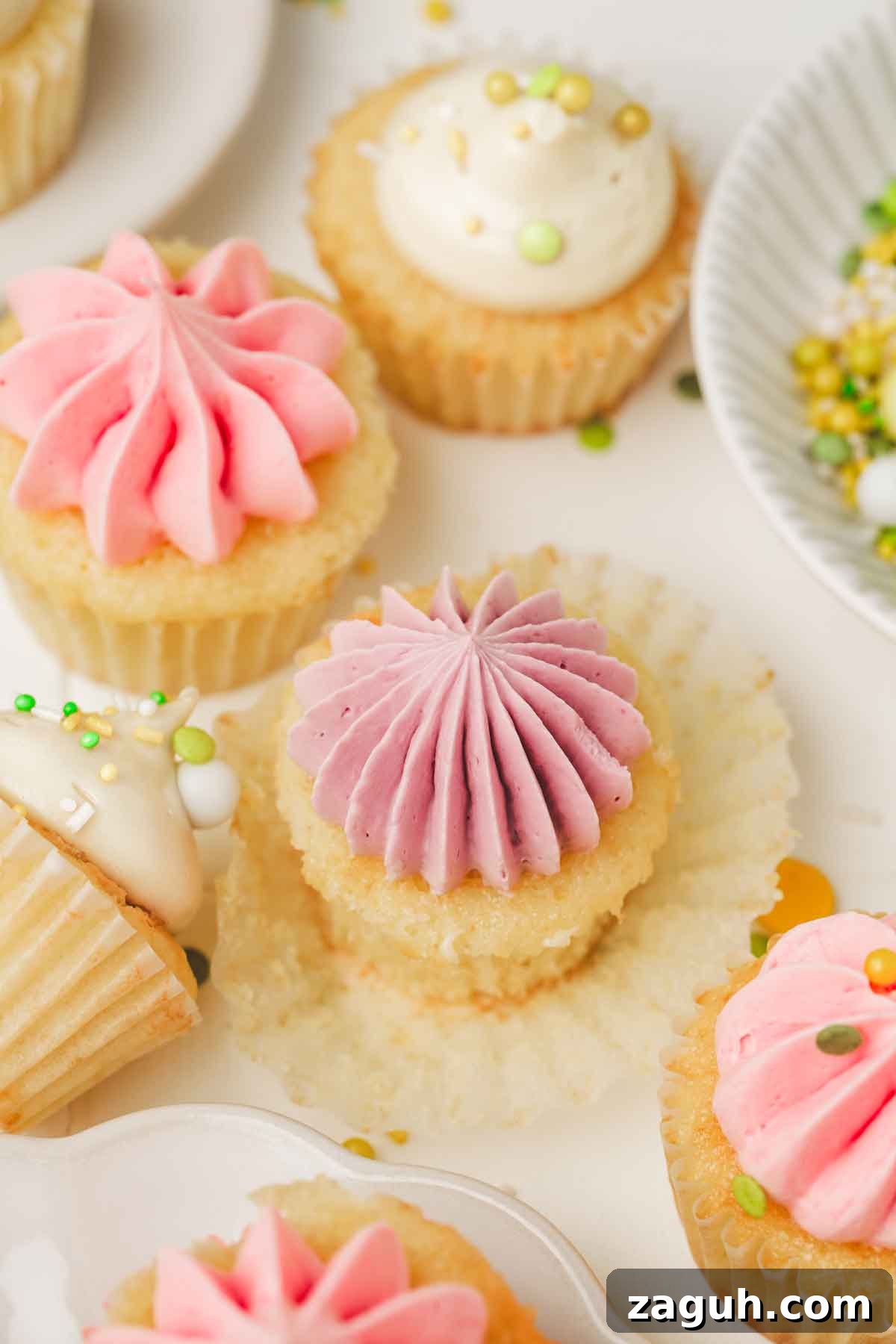 Vanilla Mini Cupcakes: Bite-Sized Sweet Treats You’ll Love 10 Cupcakes à la vanille avec glaçage