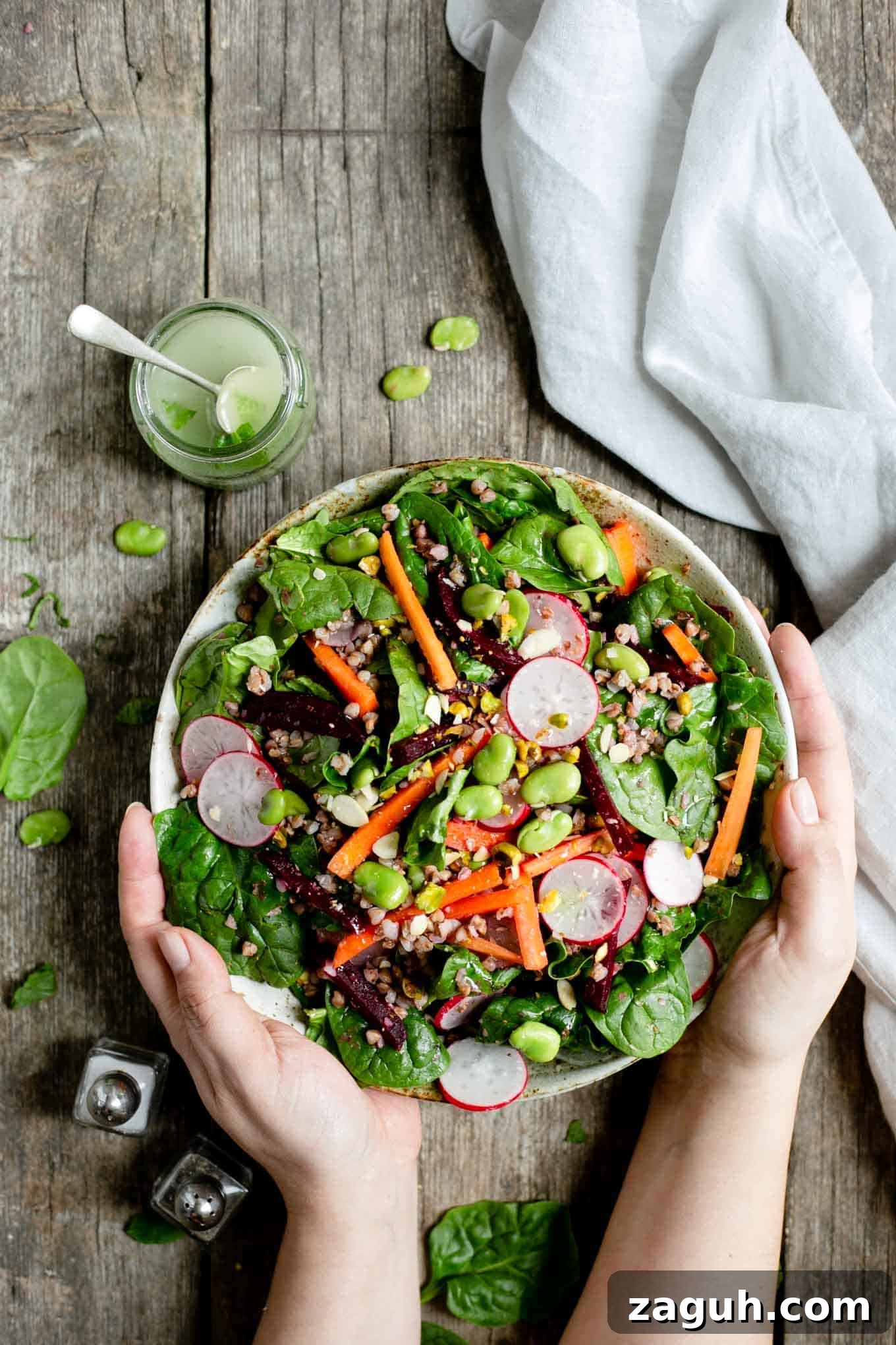 Crisp Spinach and Beetroot Salad with Lemon Vinaigrette 2 Spinach and beetroot salad packed with fresh vegetables #healthysalad #veganrecipe #dairyfree | via @annabanana.co