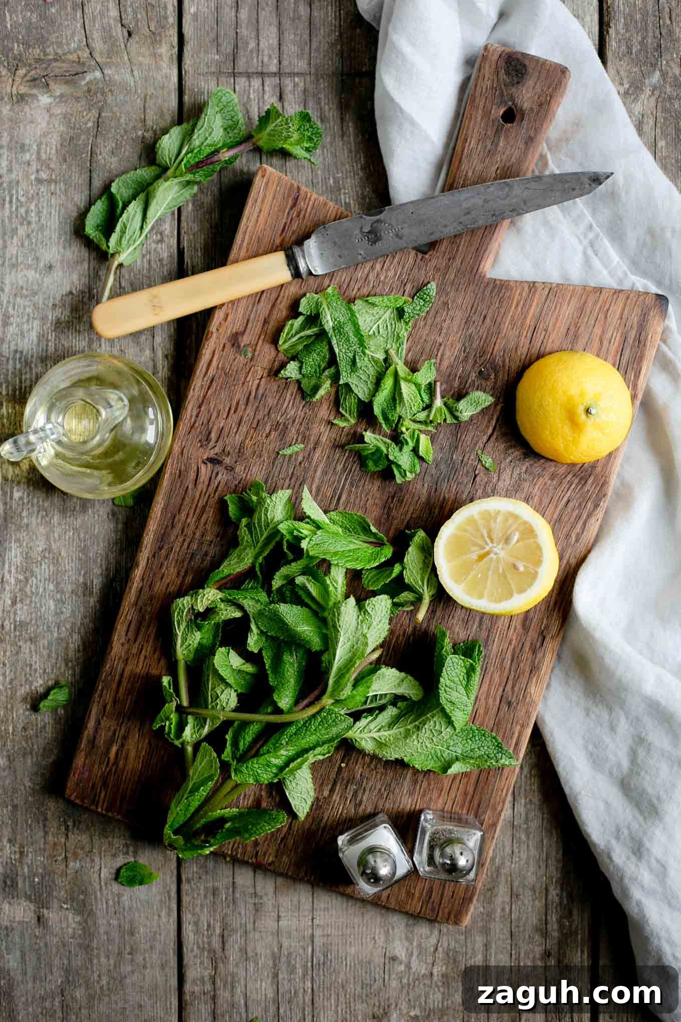 Crisp Spinach and Beetroot Salad with Lemon Vinaigrette 4 Spinach and beetroot salad with lemon and olive oil dressing #vegansalad #dairyfree #healthyrecipe | via @annabanana.co