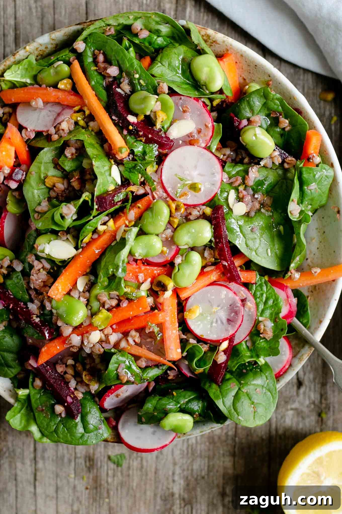 Crisp Spinach and Beetroot Salad with Lemon Vinaigrette 6 Super clean and healthy spinach and beetroot salad #healthyrecipe #foodphotography #veganfood | via @annabanana.co